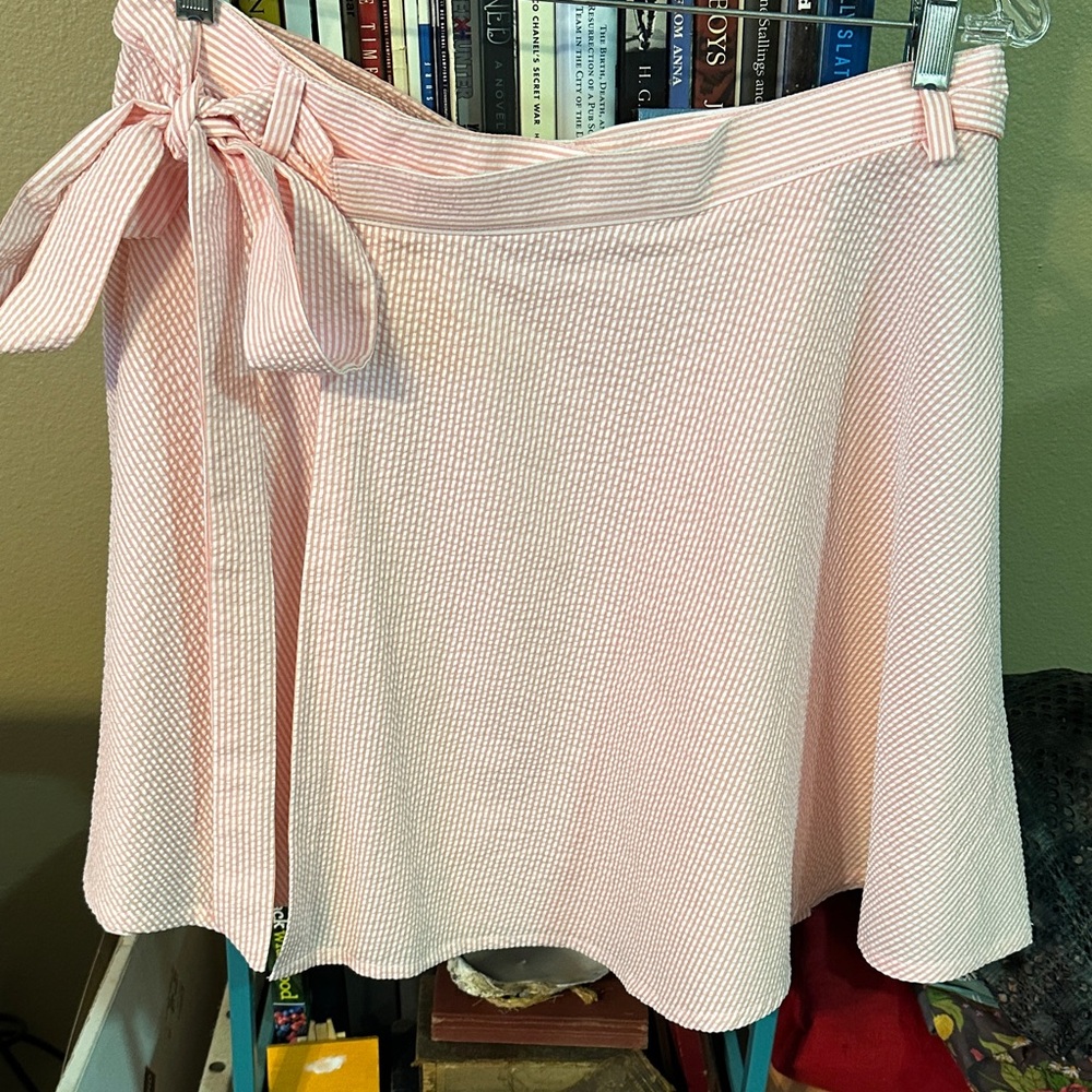 Jolie & Elizabeth The Missy A-line Wrap Mini Skirt in Coral Peach Seersucker
